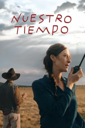 Mulher de trança com walkie-talkie em primeiro plano, homem de chapéu ao fundo. Cenário de campo aberto sob céu nublado.