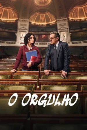 Mulher de moletom com livros e homem de terno em salão formal com assentos vazios. Ambos olham sérios, clima solene de estudo.