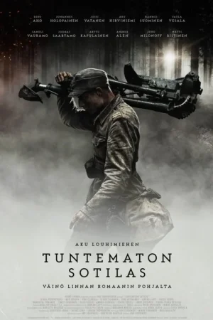 Soldado sujo e exausto, com uma metralhadora no ombro, avança em floresta escura e com névoa. Clima de guerra pesado.