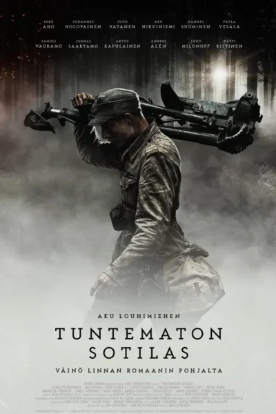 Soldado sujo e exausto, com uma metralhadora no ombro, avança em floresta escura e com névoa. Clima de guerra pesado.