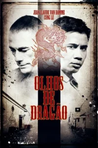 Pôster sépia com dois homens de olhar focado,um dragão vermelho ao centro. Ruas de estilo antigo na base,criando um clima de ação.