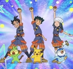 Três jovens em trajes coloridos com criaturas de estimação em poses alegres, num fundo estrelado azul e roxo.