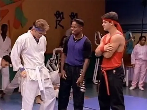 Power Rangers – T01E01: O Dia da Mudança