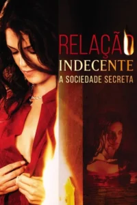 Mulher de camisa vermelha desabotoando com luz flamejante. Outra mulher em água escura. Clima de paixão,segredo e suspense.
