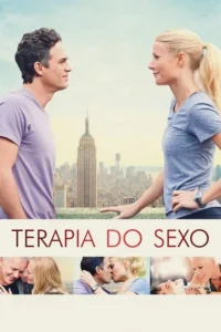 Homem e mulher se encaram em telhado com skyline de NYC. Abaixo,casais em momentos íntimos. Clima romântico e leve.