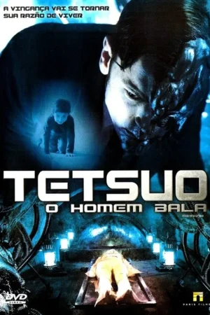 Pôster sombrio: homem com rosto meio metálico, criança azul brilhante e corpo em maca futurista num cenário escuro com fios e luzes azuis.