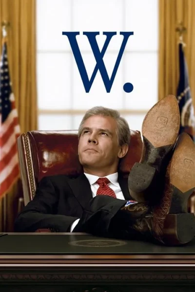 Homem de terno e botas de cowboy, pés sobre a mesa presidencial, bandeiras americanas atrás. Contemplativo, mas informal.