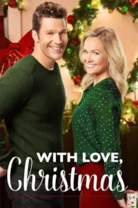 Casal sorridente em roupas festivas verdes. Ele à esquerda,ela à direita,contra um fundo de guirlandas natalinas iluminadas. Clima alegre.