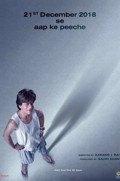 Pôster: Homem sorridente de estatura baixa, em regata e shorts, visto de cima num fundo azul. Uma longa sombra se estende.