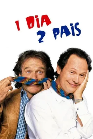 Dois homens: um forma bigode com gravata xadrez e faz careta divertida; o outro sorri, apoiando o rosto na mão. Fundo branco.