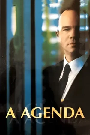 Homem careca em terno escuro, com olhar sério e rosto cortado por reflexos verticais azuis. Fundo de escritório.