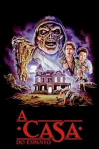Pôster de terror: Um zumbi encapuzado e uma casa assombrada dominam. Pessoas assustadas, mãos monstruosas e um clima sombrio e misterioso.