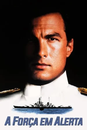 Rosto sério de um homem em uniforme naval branco, metade na sombra. Um navio de guerra em águas azuis tranquilas sob ele.