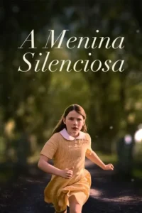 Menina de vestido amarelo e gola branca correndo num caminho entre árvores. Fundo verde,luz suave e difusa.