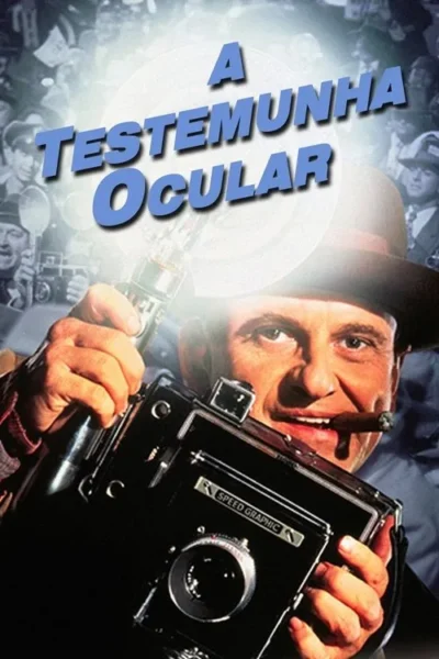 Um homem de chapéu, sorrindo com um charuto, segura uma câmera Speed Graphic com flash. Ao fundo, uma multidão de fotógrafos.