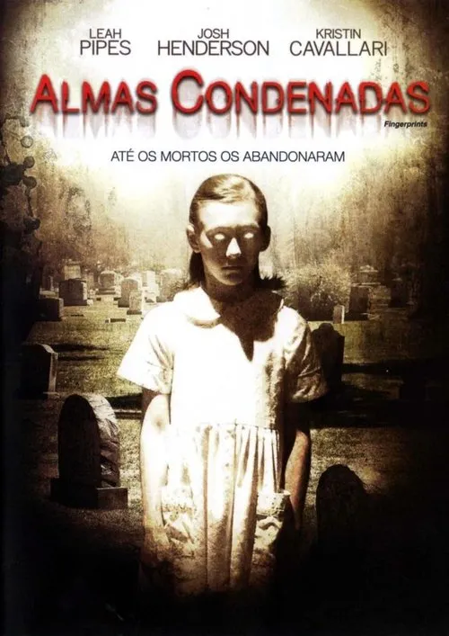 Uma menina fantasmagórica de vestido branco e olhos brilhantes está num cemitério escuro e assustador. Clima de terror.