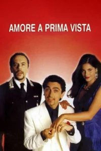 Em um fundo vermelho, um policial, um homem de terno branco mostrando um anel, e uma mulher sorridente em vestido azul. Clima de romance/comédia.