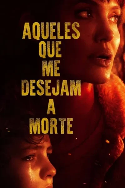 Close-up de uma mulher e um menino, ambos com rostos tensos, iluminados por uma luz laranja-avermelhada. O menino tem uma lágrima no rosto. Clima de perigo.