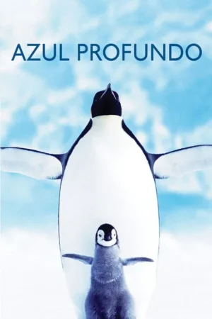 Um pinguim adulto de asas abertas e um filhote fofo na frente, imitando-o. Ambos olham para cima contra um céu azul claro.