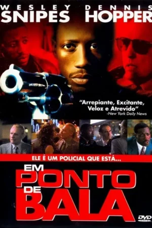 Pôster: rosto sério de um homem negro, revólver apontado. Homem branco de óculos, fundo vermelho. Cenas variadas embaixo. Clima tenso de ação.