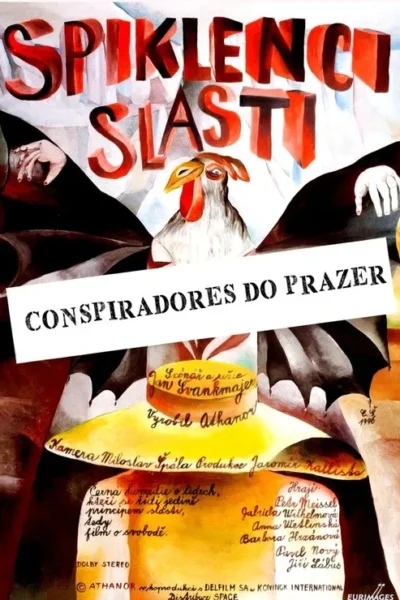 Pôster surreal: um galo de rosto humano no centro, rodeado por mãos em roupas escuras. Cores vibrantes e clima excêntrico.