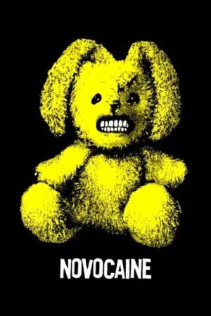 Pelúcia amarela com olhos escuros e dentes brancos arreganhados, em fundo preto. O clima é sinistro e perturbador.