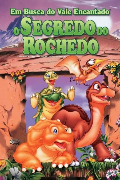 Grupo de cinco dinossauros animados e amigáveis em um vale rochoso e florido, com montanhas ao fundo. Clima alegre e de aventura.