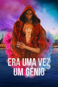 Um homem barbudo de capuz vermelho atrás de uma mulher ruiva em primeiro plano. Fundo de céu roxo,fumaça colorida e cidade costeira.