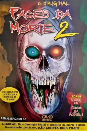 Pôster de horror: uma caveira encapuzada com olhos de cores diferentes (azul/vermelho) e língua vívida gotejando. Clima grotesco.