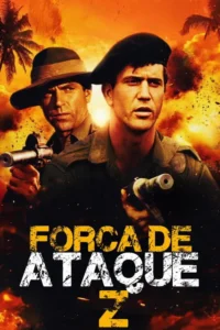 Dois homens sérios, um de chapéu e outro de boina, seguram armas em frente a explosões e palmeiras. Clima de ação e guerra.