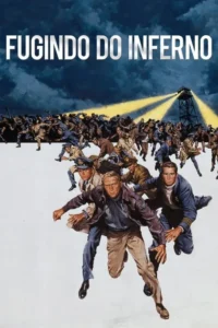 Dezenas de homens correm freneticamente do fundo,iluminados por um holofote de torre contra céu escuro. Três lideram no primeiro plano. Clima de fuga e ação.