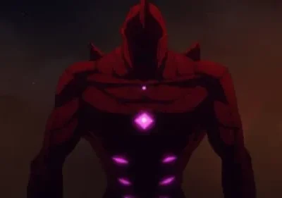 Uma figura muscular encapuzada, em vermelho escuro com detalhes roxos luminosos, contra um fundo noturno e sombrio.