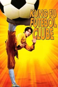 Homem asiático em uniforme de kung fu,com a perna estendida chutando uma bola de futebol gigante. Fundo vibrante amarelo e laranja.