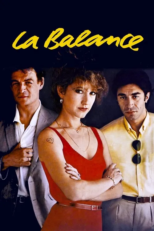 La Balance 1 Uma mulher séria de vestido vermelho com braços cruzados entre dois homens,um de terno e outro de camisa amarela,todos com olhares intensos. Fundo escuro.