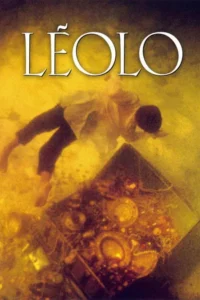 Pessoa flutuando em ambiente dourado e nebuloso, sobre um baú aberto com objetos cintilantes. Clima onírico e intrigante.