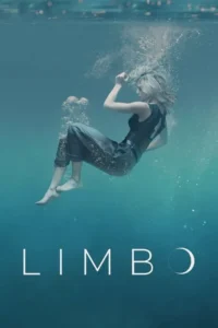 Mulher loira de roupa escura está submersa em água azul-esverdeada. Cabelos flutuam,bolhas sobem. Clima etéreo e misterioso.
