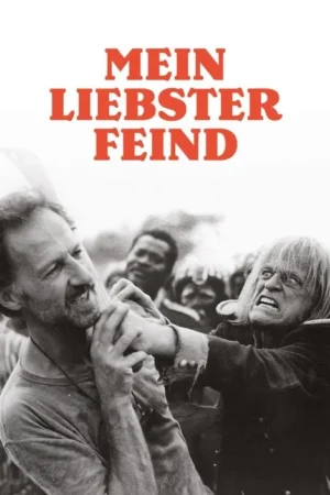 Pôster P&B de luta intensa: homem barbudo morde um bastão, enquanto outro de cabelo branco e rosto distorcido o agarra. Multidão ao fundo.