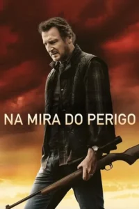 Homem barbudo e sério,de colete escuro,segura um rifle. O céu vermelho e laranja com nuvens turbulentas cria um clima intenso e de perigo.