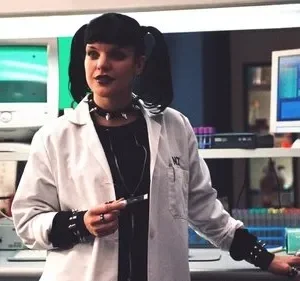 NCIS: Investigação Naval – T01E17: A Verdade Está Lá Fora