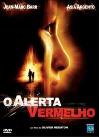 Pôster escuro com perfil de rosto em destaque, iluminado em tons quentes. Ao fundo, silhuetas de adulto e criança em chamas. Clima de tensão.