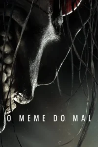 Pôster sombrio: figura de pele escura e brilhante, com longos fios molhados. Detalhes pálidos e protuberantes à esquerda. Clima de terror.