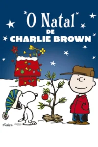 Um menino e um cachorro em um cenário nevado, com casa vermelha natalina e pequena árvore. Fundo azul escuro com estrelas. Clima clássico e alegre.