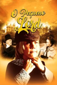 Menino de boina ajusta a roupa, em primeiro plano. Ao fundo, um senhor, uma mulher e um castelo. Tons sépia de drama de época.