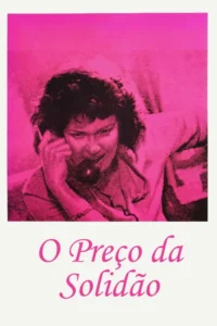 Pôster vibrante em magenta e preto de uma mulher com cabelo escuro,fumando e falando ao telefone com expressão séria.