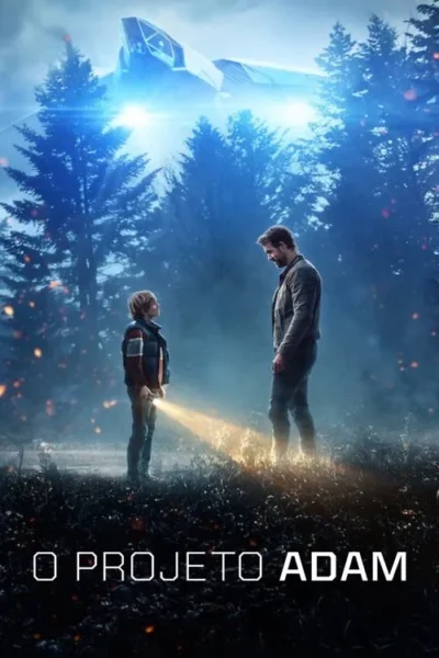 Homem e menino em floresta escura. Nave futurista azul brilhante no céu. Menino com lanterna ilumina o chão com faíscas. Clima sci-fi.