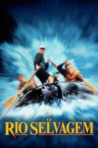 Quatro aventureiros em um bote de rafting encaram águas azuis turbulentas com respingos e movimento intenso. Clima de ação e perigo.