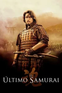 Homem de armadura samurai com barba e katana. Exércitos em campo de batalha com montanhas e torii nebulosos. Clima épico e histórico.