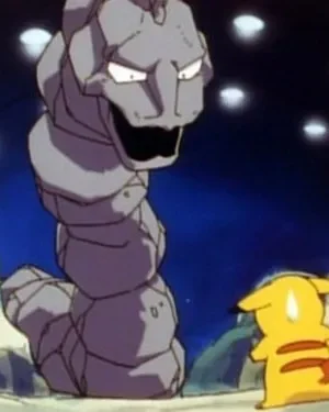 Uma serpente gigante de pedra com boca aberta encara uma criatura amarela em um cenário rochoso noturno com luzes.