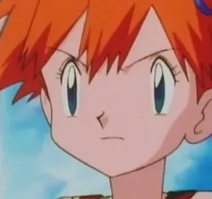 Personagem anime feminina de cabelo laranja em coques, olhando fixamente com testa franzida. Fundo azul suave.