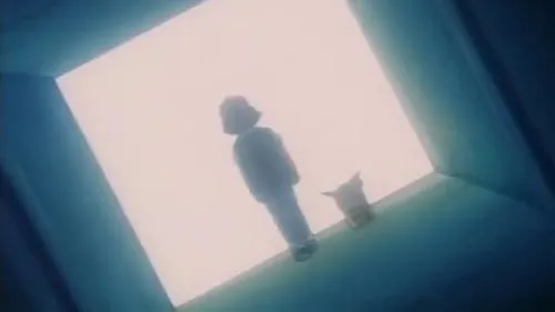 Duas silhuetas, uma humana e outra pequena, olham para uma vasta luz branca de um vão escuro. Clima misterioso e esperançoso.